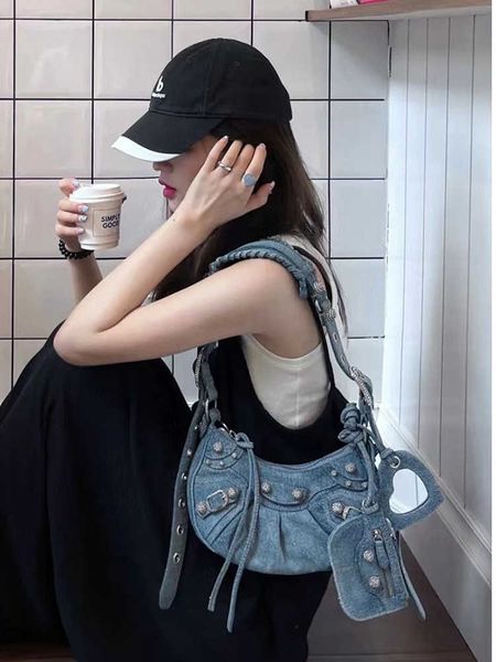 aher max design leather balenicass biker bag fashion diamond motorcycle armpit denim crocodile pattern half moon dumpling one shoulder messe
aher max design leather balenicass biker bag fashion diamond motorcycle armpit denim crocodile pattern half moon dumpling one shoulder messe