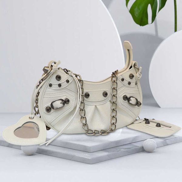 leather classic balenicass lecagole motorcycle bag 2022 new le cagole chain women's three in one rivet underarm pleated crescent
leather classic balenicass lecagole motorcycle bag 2022 new le cagole chain women's three in one rivet underarm pleated crescent