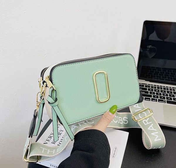 611s 66s wallets retail designer women shoulder bags new 2022 contrast color small square bag trend letter single messenger bag j001, Red;black
611s 66s wallets retail designer women shoulder bags new 2022 contrast color small square bag trend letter single messenger bag j001, Red;black