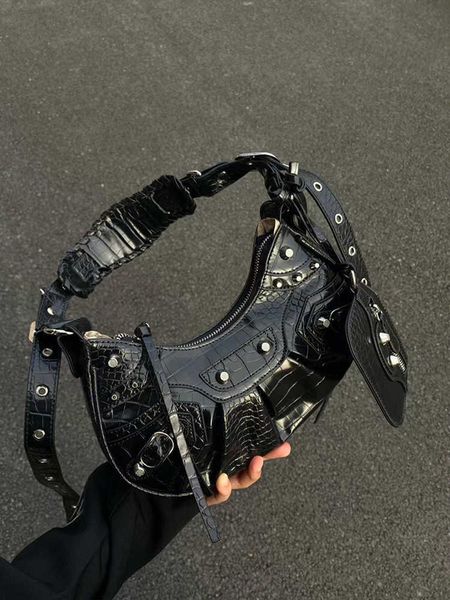 aher max design leather balenicass biker bag armpit women 2023 new niche design three in one rivet locomotive single shoulder messenger
aher max design leather balenicass biker bag armpit women 2023 new niche design three in one rivet locomotive single shoulder messenger
