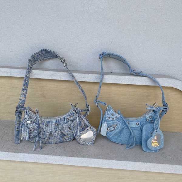 aher max design leather balenicass biker bag 2023 diamond inlaid denim motorcycle rivet girl half moon ancient armpit three in one shoulder
aher max design leather balenicass biker bag 2023 diamond inlaid denim motorcycle rivet girl half moon ancient armpit three in one shoulder
