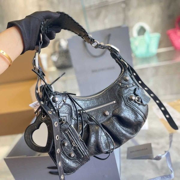 leather fashion lecagole balenicass biker bag bajia's new locomotive is super foreign
leather fashion lecagole balenicass biker bag bajia's new locomotive is super foreign