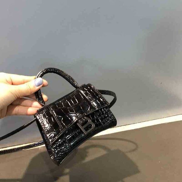 designer balenciga hourglass bag correct women handbag off online store super mini single shoulder change card mouth red messenger
designer balenciga hourglass bag correct women handbag off online store super mini single shoulder change card mouth red messenger