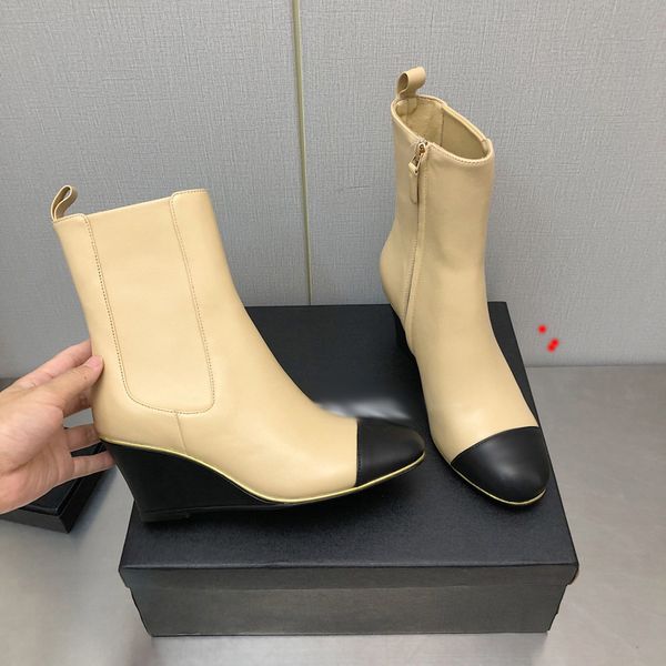 2023 women designer boots martin desert boot flamingos love arrow leather medal coarse non-slip winter shoes size 35 to 40 -m0048, Black
2023 women designer boots martin desert boot flamingos love arrow leather medal coarse non-slip winter shoes size 35 to 40 -m0048, Black