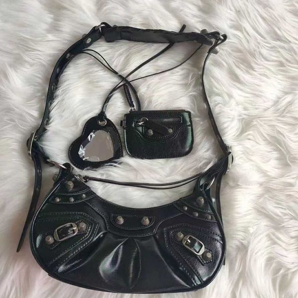 aher max fashion lecagole leather balenicass biker bag 2023 new of parody crescent spice girl rivet pleated three in one crossbody locomotiv
aher max fashion lecagole leather balenicass biker bag 2023 new of parody crescent spice girl rivet pleated three in one crossbody locomotiv