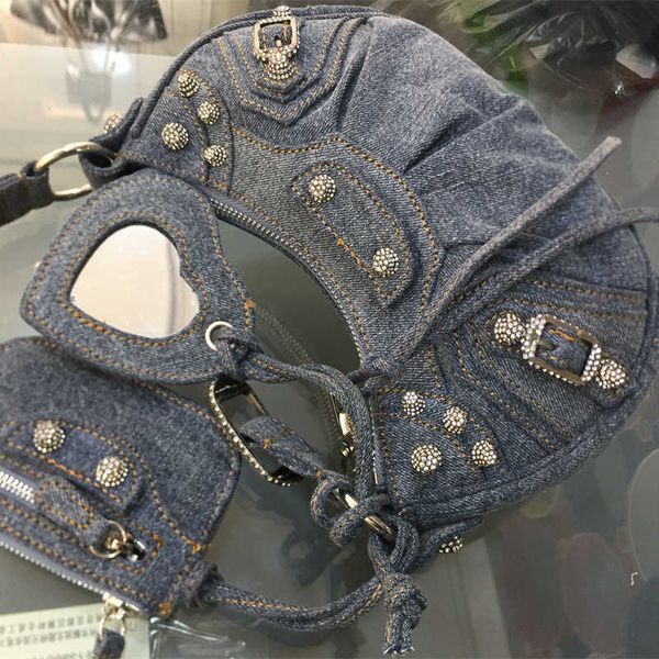 aher max fashion lecagole leather balenicass biker bag 22 flash single shoulder armpit cotton denim pleated crescent china-chic spicy girls
aher max fashion lecagole leather balenicass biker bag 22 flash single shoulder armpit cotton denim pleated crescent china-chic spicy girls
