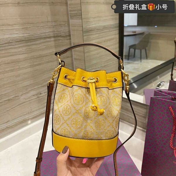 designers torys bag burchs leather new women's bag tb old drawstring blue flower one shoulder cross carrying portable bucket
designers torys bag burchs leather new women's bag tb old drawstring blue flower one shoulder cross carrying portable bucket