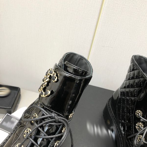 2023 women designer boots martin desert boot flamingos love arrow leather medal coarse non-slip winter shoes size 35 to 40 -m0040, Black
2023 women designer boots martin desert boot flamingos love arrow leather medal coarse non-slip winter shoes size 35 to 40 -m0040, Black
