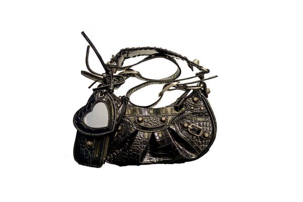 balenicass leather classic lecagole motorcycle bag leather for women 2022 new crescent texture french armpit rivet tassel pleat zhouzhoubao1
balenicass leather classic lecagole motorcycle bag leather for women 2022 new crescent texture french armpit rivet tassel pleat zhouzhoubao1