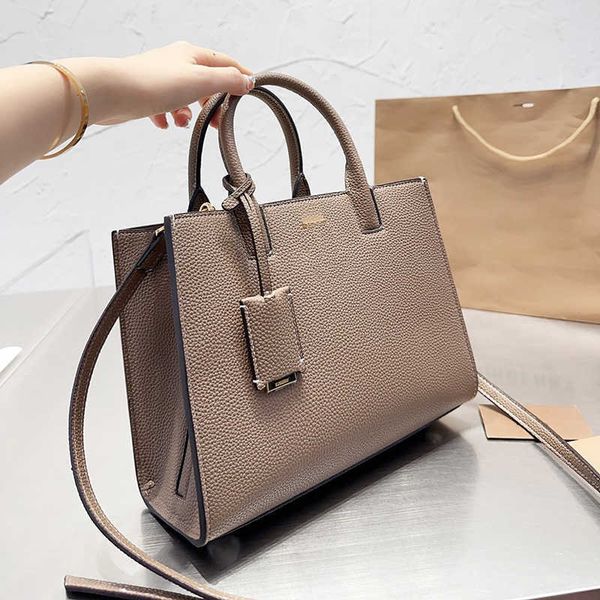 totes burbag classic shopper bags luxurys handbag womens tote bag leather designer bag shoulder designers cross body handbags wallet 221101
totes burbag classic shopper bags luxurys handbag womens tote bag leather designer bag shoulder designers cross body handbags wallet 221101