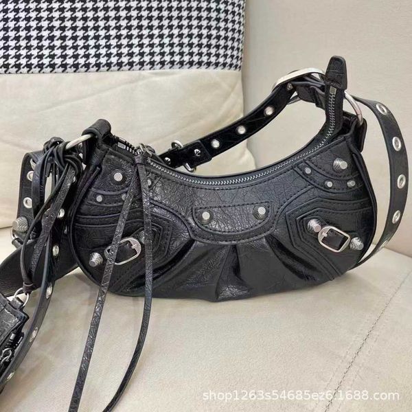 leather balenicass fashion biker bag lecagole 2022 new paris crescent half moon shaped motorcycle rivet advanced armpit tassel single should
leather balenicass fashion biker bag lecagole 2022 new paris crescent half moon shaped motorcycle rivet advanced armpit tassel single should