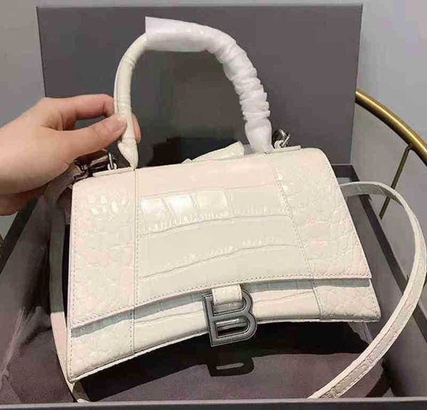 handbag designer balencigas crocodile 2022 fashion leather hourglass fashion one shoulder portable messenger b letter versatile bag
handbag designer balencigas crocodile 2022 fashion leather hourglass fashion one shoulder portable messenger b letter versatile bag