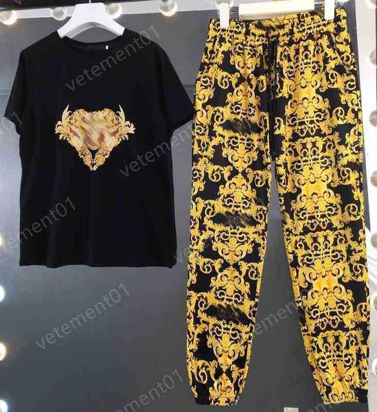 womens two piece pants chest graphic print short-sleeved t-shirt with gold logo trousers 2 piece sets luxury designer tracksuits women cloth, White
womens two piece pants chest graphic print short-sleeved t-shirt with gold logo trousers 2 piece sets luxury designer tracksuits women cloth, White