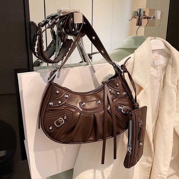 balenicass leather classic lecagole motorcycle bag women's 2022 new fashion rivet single shoulder messenger versatile pleated s
balenicass leather classic lecagole motorcycle bag women's 2022 new fashion rivet single shoulder messenger versatile pleated s