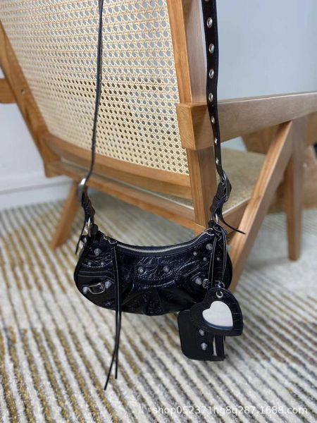 balenciiaga bag leather classic lecagole motorcycle bag new armpit fashion trend rivet tassel three in one pleated crescent cross body singl
balenciiaga bag leather classic lecagole motorcycle bag new armpit fashion trend rivet tassel three in one pleated crescent cross body singl