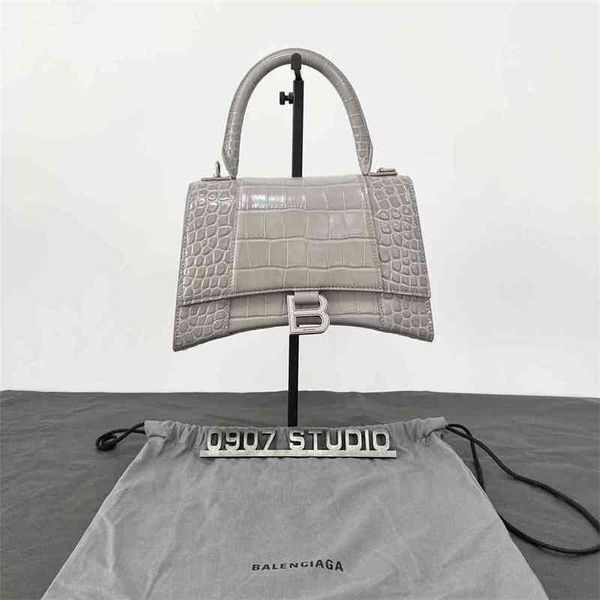 designer handbags balencaige bags hourglass gray crocodile calf silver button single shoulder
designer handbags balencaige bags hourglass gray crocodile calf silver button single shoulder
