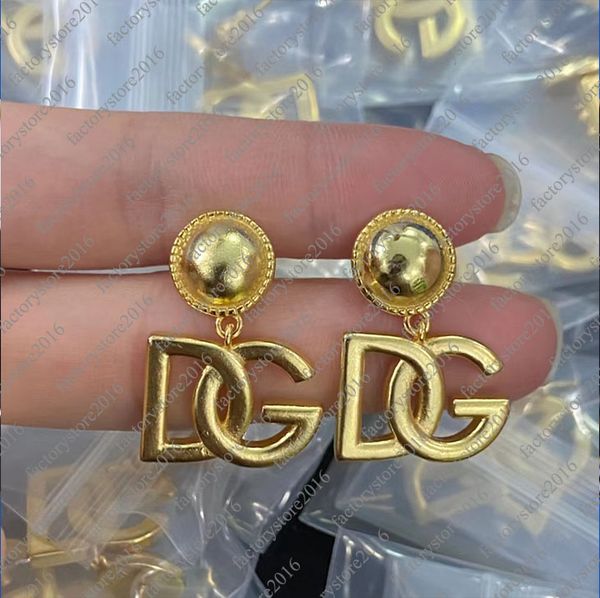 luxury brand designer retro vintage stud earrings g d letters pearl dangle pendant 18k gold anti allergy womens ear rings earings jewelry ch, Golden;silver
luxury brand designer retro vintage stud earrings g d letters pearl dangle pendant 18k gold anti allergy womens ear rings earings jewelry ch, Golden;silver