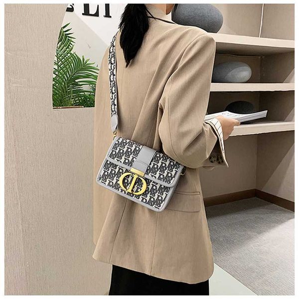clearance handbag small new small square bag fashion design one shoulder versatile women's bag
clearance handbag small new small square bag fashion design one shoulder versatile women's bag