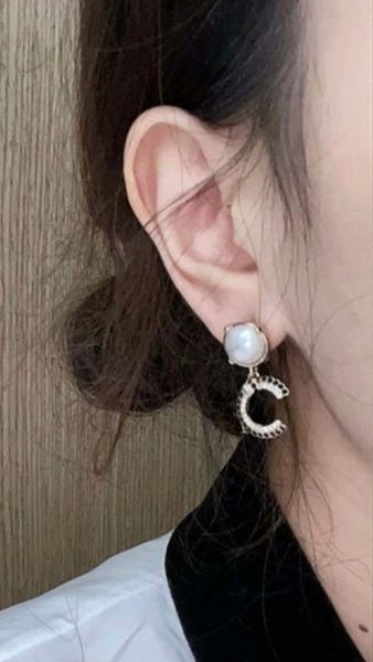 luxury quality charm drop earring with diamond black color and white nature shell beads have box stamp ps4363a, Golden
luxury quality charm drop earring with diamond black color and white nature shell beads have box stamp ps4363a, Golden
