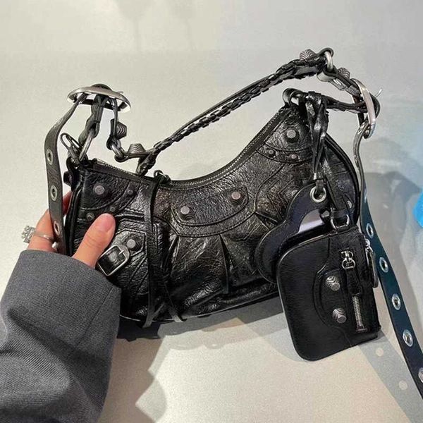 aher max design leather balenicass biker bag 2023 new pecobao locomotive rivet underarm tassel crescent three in one pleated cowhide messeng
aher max design leather balenicass biker bag 2023 new pecobao locomotive rivet underarm tassel crescent three in one pleated cowhide messeng