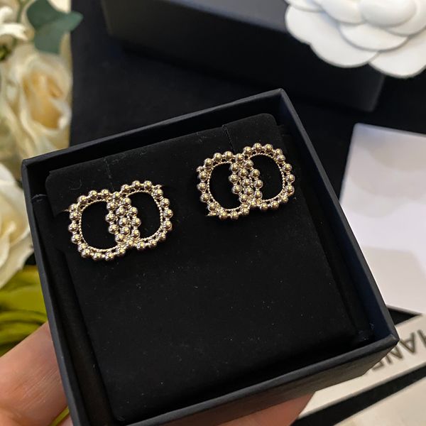 exclusive elegant design stud earrings luxury style earring designer jewelry accessories classic premium gift size 1.5x2cm gold plating neve, Golden;silver
exclusive elegant design stud earrings luxury style earring designer jewelry accessories classic premium gift size 1.5x2cm gold plating neve, Golden;silver