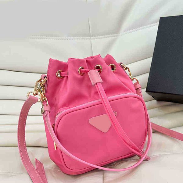 pbag triangle evening bags drawstring luxury bag women casual bucket classic shoulder clutch design lady crossbody purse 220804
pbag triangle evening bags drawstring luxury bag women casual bucket classic shoulder clutch design lady crossbody purse 220804
