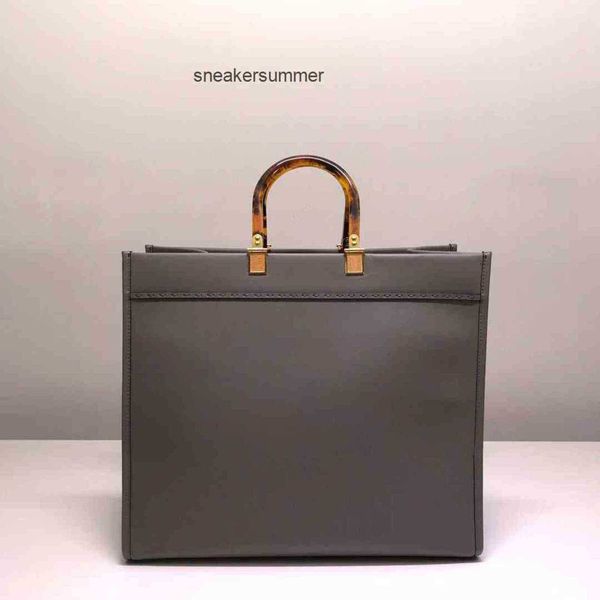 handbags fend designer popular new ladies fashion trend shoulder leather large-capacity tote messenger tote fashion brand bags crossbody lar
handbags fend designer popular new ladies fashion trend shoulder leather large-capacity tote messenger tote fashion brand bags crossbody lar