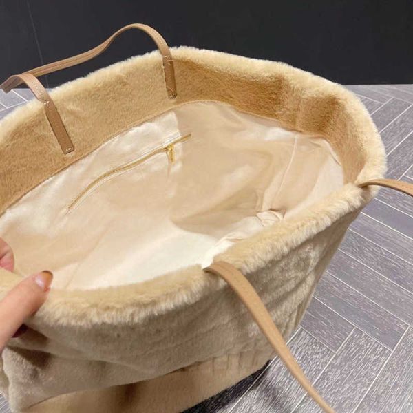 women plush totes miu handbag large capacity shoulder underarm bag furry designer tote bag wallet ladies casual commuter khev
women plush totes miu handbag large capacity shoulder underarm bag furry designer tote bag wallet ladies casual commuter khev