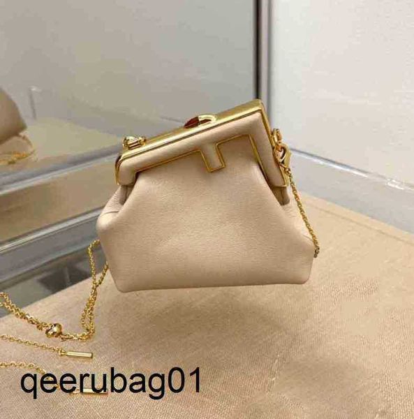 first bag designer fend autumn series metal wrapped buckle mini chain small card portable handbags crossbody shoulderbag
first bag designer fend autumn series metal wrapped buckle mini chain small card portable handbags crossbody shoulderbag