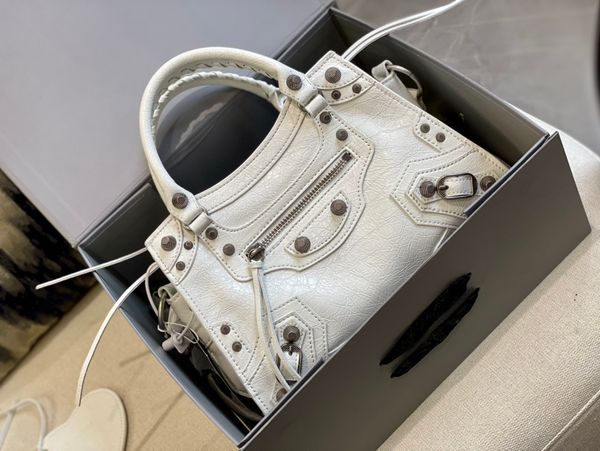 2022 ladies handbag classic motorcycle bag element design rivet 7a quality leather half crescent le cagole saddle one shoulder oblique with
2022 ladies handbag classic motorcycle bag element design rivet 7a quality leather half crescent le cagole saddle one shoulder oblique with
