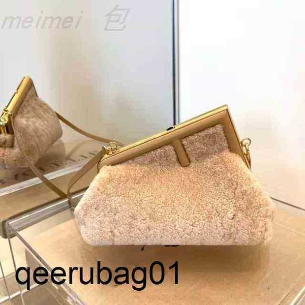 series handbag first fend metal wrapped women bags single shoulder messenger bag designers portable handbags crossbody shoulderbag
series handbag first fend metal wrapped women bags single shoulder messenger bag designers portable handbags crossbody shoulderbag