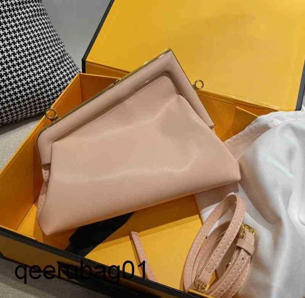 luxurys first bag designer women brand bags fend series metal handbag single shoulder messenger luxury meesenger fashion woman's bag
luxurys first bag designer women brand bags fend series metal handbag single shoulder messenger luxury meesenger fashion woman's bag