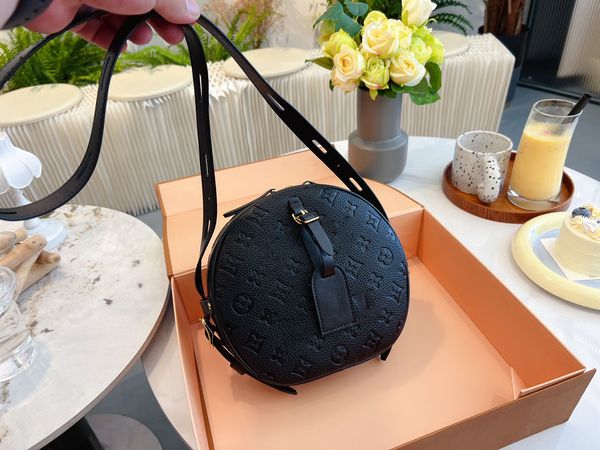 new designer bag classic delicate round cake bag women's one shoulder crossbody handbag
new designer bag classic delicate round cake bag women's one shoulder crossbody handbag