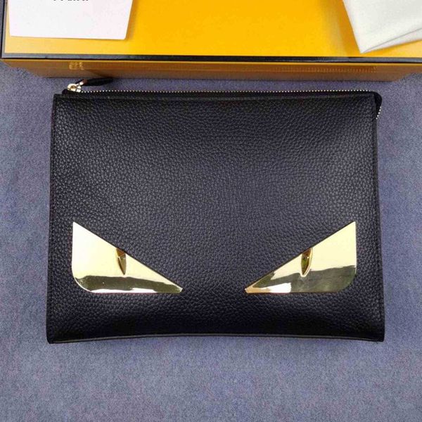 monster gold eyes leather men hand luxuryss designerss messenger tote fashion brand bags crossbody large capacity bag
monster gold eyes leather men hand luxuryss designerss messenger tote fashion brand bags crossbody large capacity bag