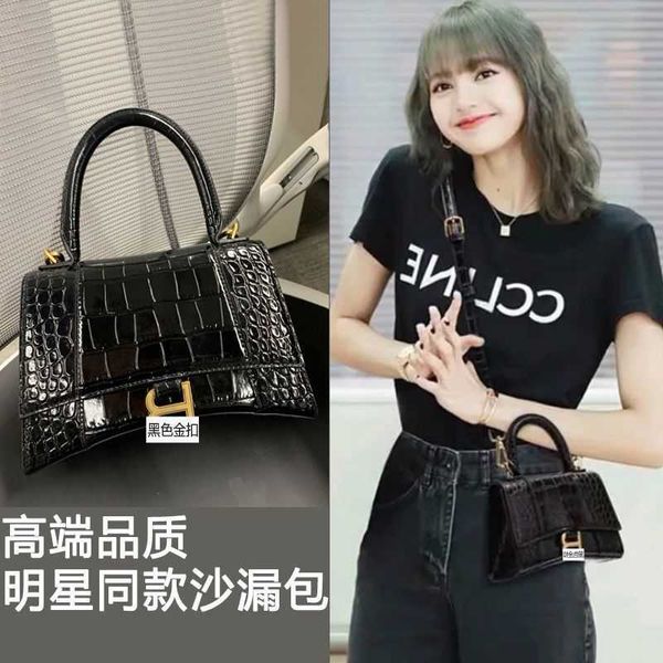 dhbags1788 new leather women's bag red same hourglass bag mini crocodile handbag cowhide messenger bag
dhbags1788 new leather women's bag red same hourglass bag mini crocodile handbag cowhide messenger bag