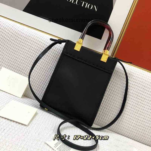 handbags fend designer ladies mini leather shopping bags fashion luxury one-shoulder messenger bag amber double handle portable handbags hig
handbags fend designer ladies mini leather shopping bags fashion luxury one-shoulder messenger bag amber double handle portable handbags hig