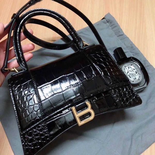 dhbags1788 new red hourglass leather crocodile quality messenger shoulder hand, Black;red
dhbags1788 new red hourglass leather crocodile quality messenger shoulder hand, Black;red