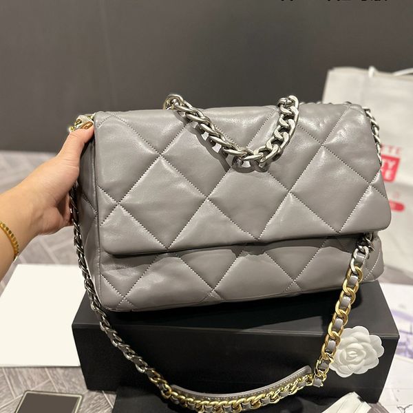 35cm womens maxi 19series classic flap quilted bags lambskin genuine leather aged silver/gold chain two-tone crossbody shoulder large capaci
35cm womens maxi 19series classic flap quilted bags lambskin genuine leather aged silver/gold chain two-tone crossbody shoulder large capaci