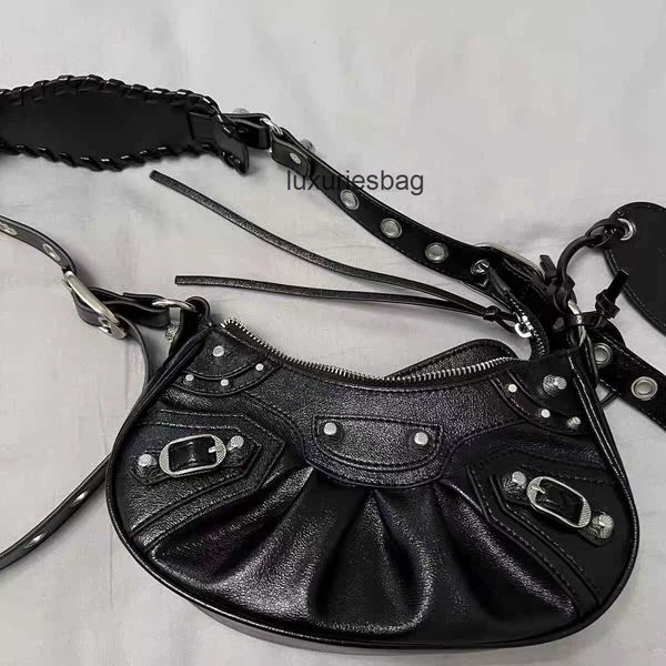 leather fashion lecagole balenicass biker bag of parody crescent 2022 new one crossbody motorcycle women's armpit
leather fashion lecagole balenicass biker bag of parody crescent 2022 new one crossbody motorcycle women's armpit