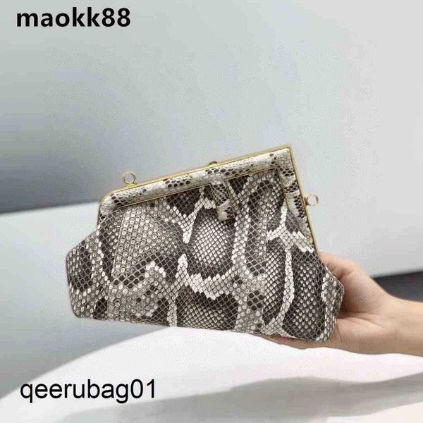 first luxurys women bag fend designer series handbags metal wrapped handbag single shoulder messenger yue messenger tote fashion brand bags
first luxurys women bag fend designer series handbags metal wrapped handbag single shoulder messenger yue messenger tote fashion brand bags