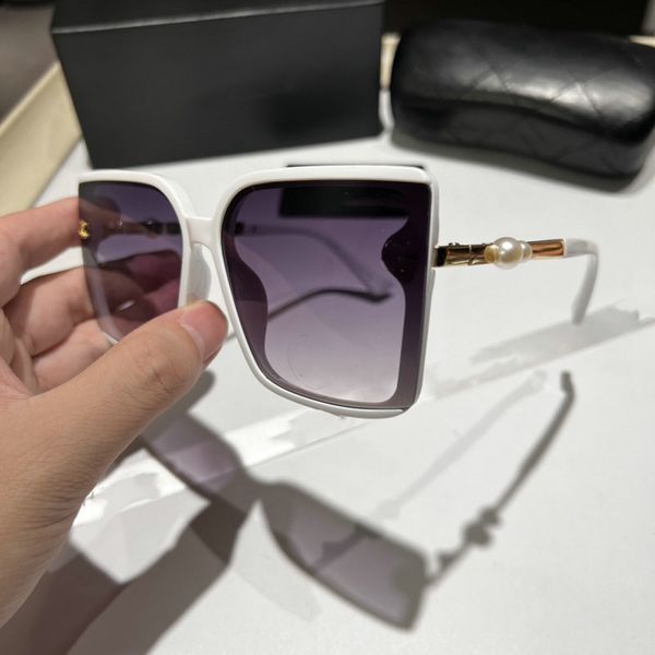 sunglasses for men and women summer style 8876 anti-ultraviolet retro plate square full frame fashion random box, White;black
sunglasses for men and women summer style 8876 anti-ultraviolet retro plate square full frame fashion random box, White;black