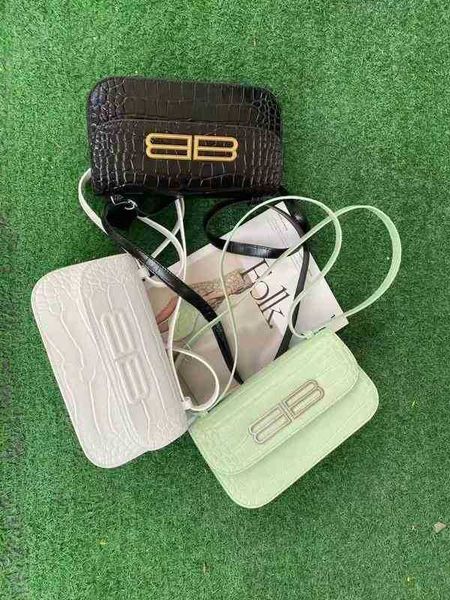 chain bag small square crocodile leather women's sling shoulder messenger bag 202 new and
chain bag small square crocodile leather women's sling shoulder messenger bag 202 new and
