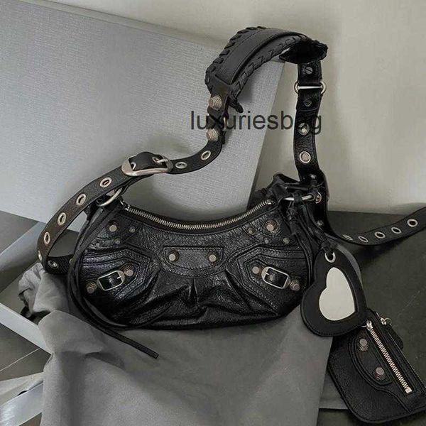 aher max fashion lecagole leather balenicass biker bag leather female 2023 new one shoulder texture french underarm sweet cool girl motorcyc
aher max fashion lecagole leather balenicass biker bag leather female 2023 new one shoulder texture french underarm sweet cool girl motorcyc