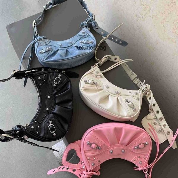 balenicass leather classic lecagole motorcycle bag half moon willow nail 2022 new paris underarm tooth advanced feeling single shoulder fema
balenicass leather classic lecagole motorcycle bag half moon willow nail 2022 new paris underarm tooth advanced feeling single shoulder fema