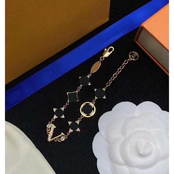 fashion designer jewelry love bracelet gold silver letters wristband 18k plated luxury titanium steel chain classic bracelets for women wedd, Golden;silver
fashion designer jewelry love bracelet gold silver letters wristband 18k plated luxury titanium steel chain classic bracelets for women wedd, Golden;silver