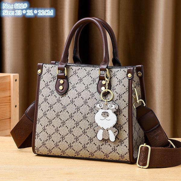 wholesale factory ladies shoulder bags classic grey printed handbag trend contrast leather tote bag simple cartoon pendant fashion mobile ph
wholesale factory ladies shoulder bags classic grey printed handbag trend contrast leather tote bag simple cartoon pendant fashion mobile ph