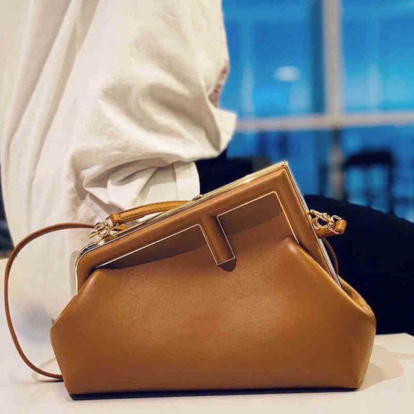 fend monster women's bag new leather hand saddle portable handbags crossbody shoulderbag messenger bag tote fashion rvm3
fend monster women's bag new leather hand saddle portable handbags crossbody shoulderbag messenger bag tote fashion rvm3