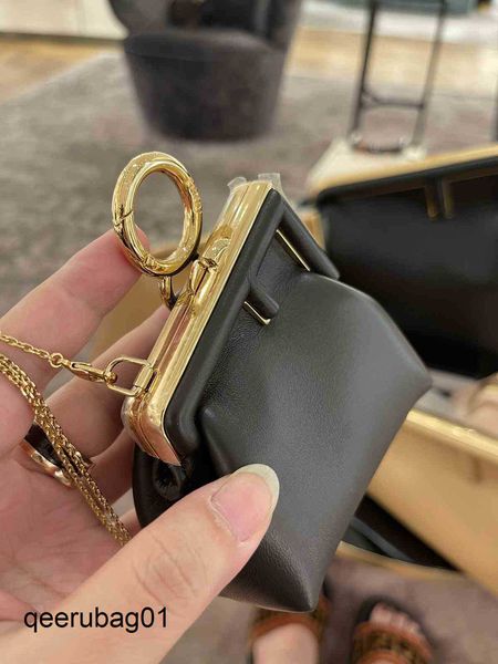 handbags wrapped first designer women series metal luxurys fend handbag single shoulder messenger bag portable handbags high quality
handbags wrapped first designer women series metal luxurys fend handbag single shoulder messenger bag portable handbags high quality