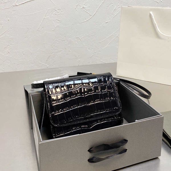 handbag designer bags women crossbody bag alligator leather flap wallet square tofu bags mobile phone purse quality crocodile pattern
handbag designer bags women crossbody bag alligator leather flap wallet square tofu bags mobile phone purse quality crocodile pattern