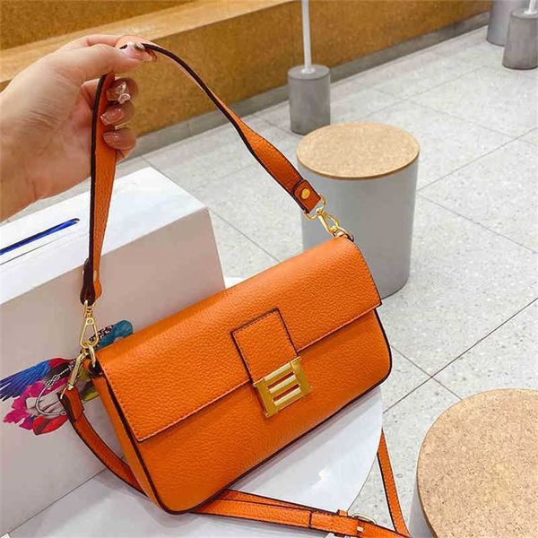 style bag female new version one shoulder underarm bag texture simple messenger bag
style bag female new version one shoulder underarm bag texture simple messenger bag
